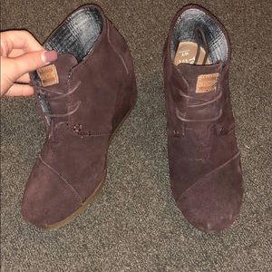 selling because i never wear brown